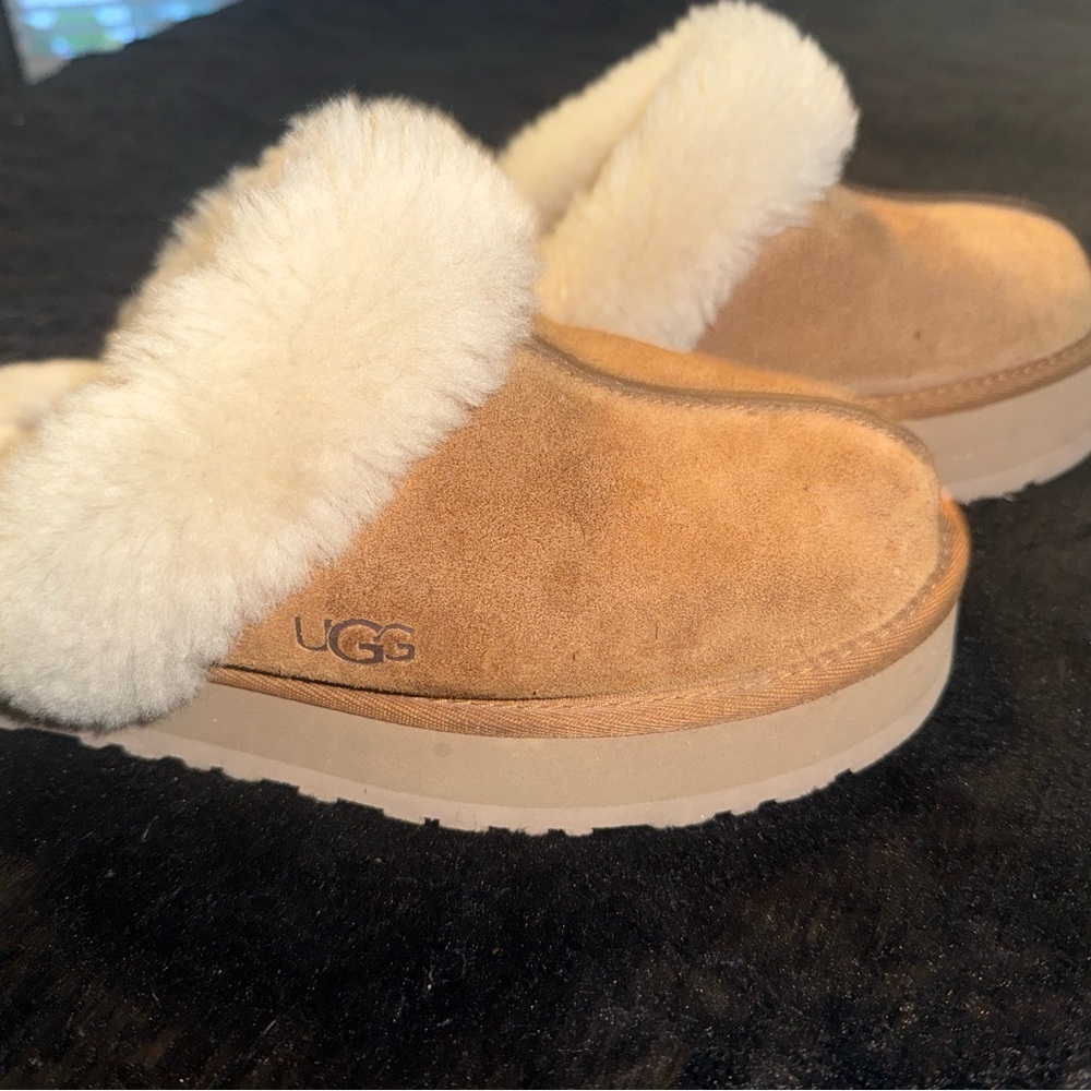 UGG Chestnut Suede Shearling Mules EUC women 9